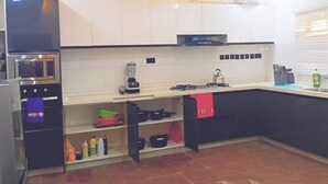 Apartment, 3 Bedrooms, Smoking, Balcony | Interior - Luxurious Abuja Apartment With Modern Amenities (Abuja)