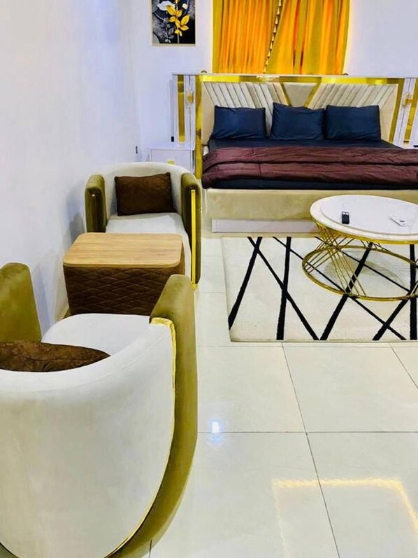 Apartment, 3 Bedrooms, Smoking, Balcony | Lounge