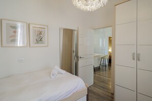 3 bedrooms, WiFi, bed sheets - Apartment 'Gran Plaza Luminoso' with Balcony, Wi-Fi and Air Conditioning (Seville)