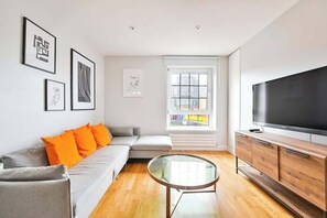 TV, offices - Canary Wharf Skyline Views (Greater London)