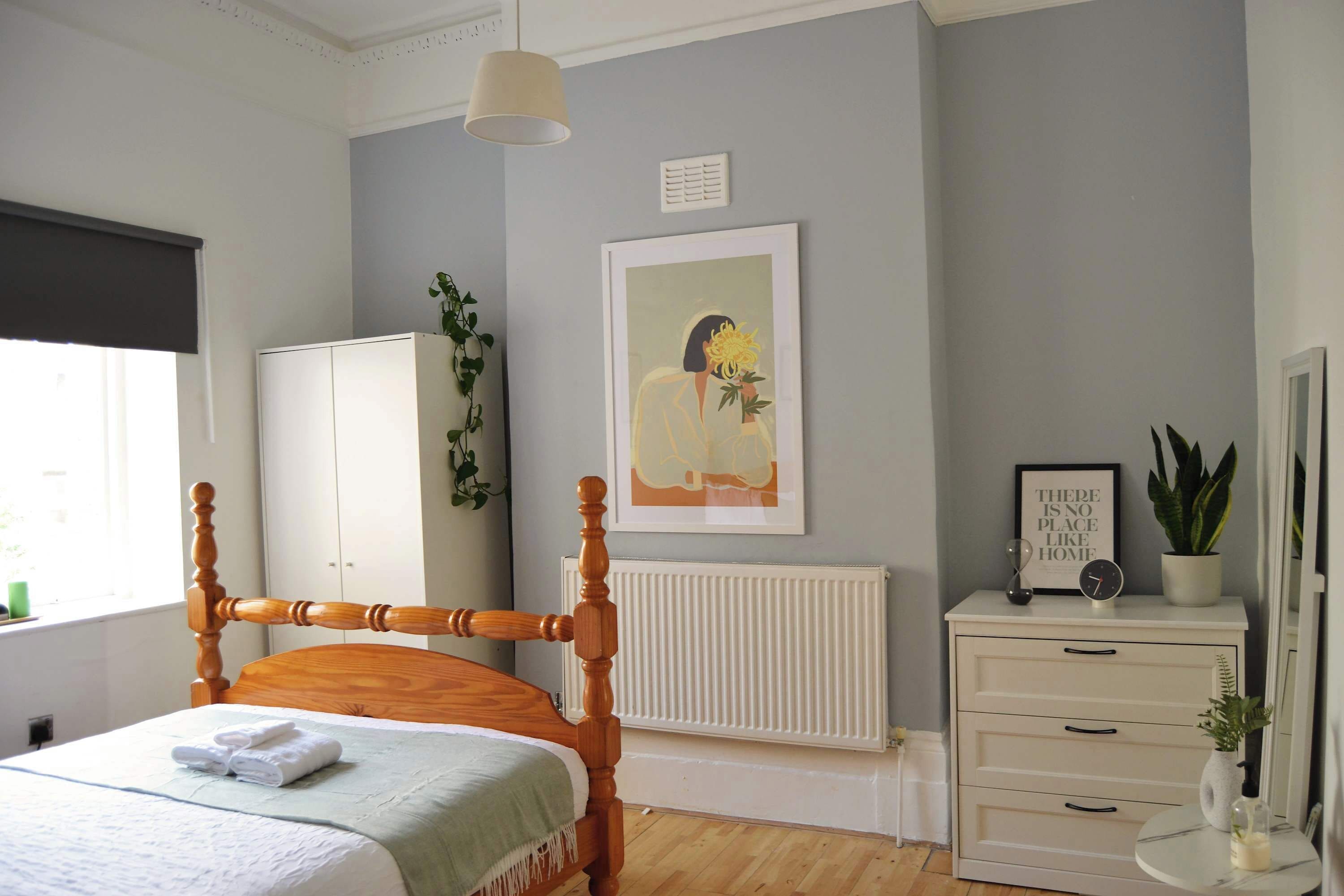 Iron/ironing board, travel cot, WiFi, bed sheets