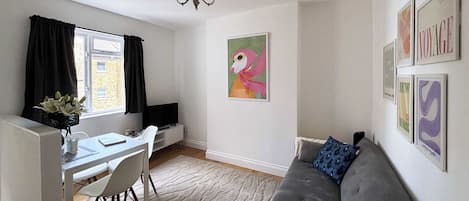 Fernseher, Stereoanlage, Arbeitsbereiche