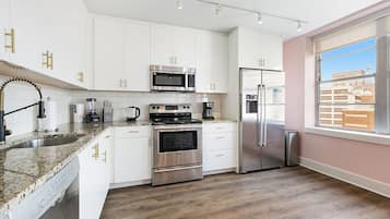 Premium-Apartment, 4 Schlafzimmer | Eigene Küche