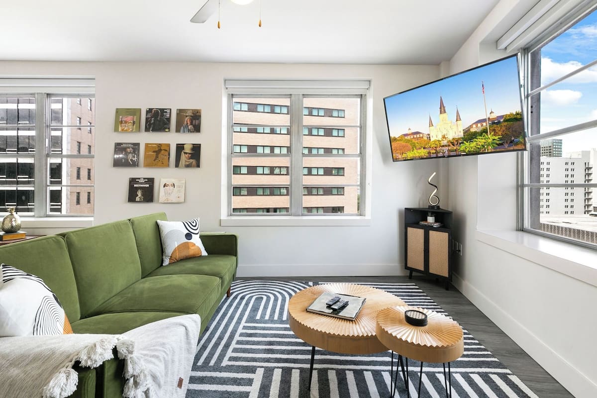 Premier Condo, 2 Bedrooms | Living room