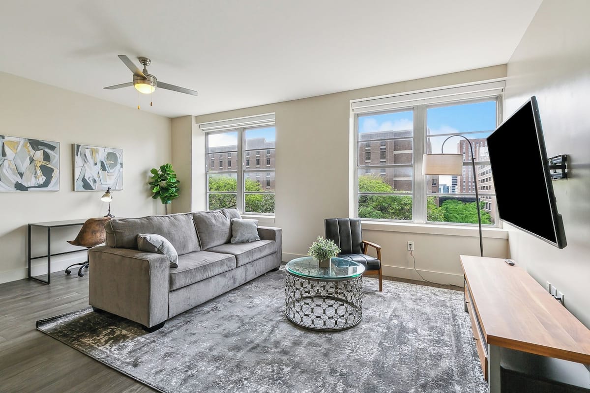 Exclusive Condo, 1 Queen Bed with Sofa bed | Living room