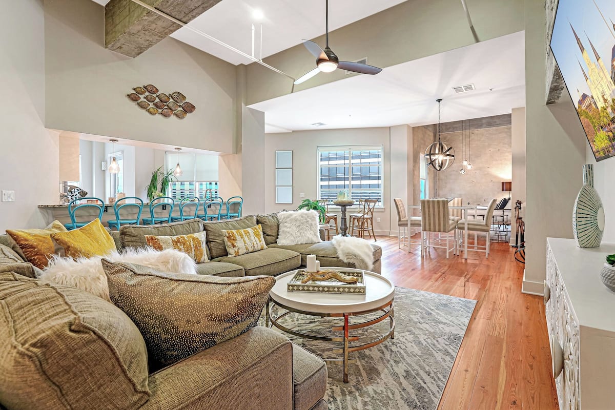 Exclusive Penthouse, 2 Bedrooms | Living room