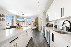 Premier Condo, 2 Bedrooms | Private kitchen | Fridge, microwave, oven, stovetop