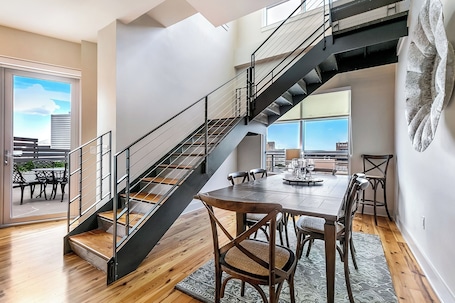 Premium Penthouse, 2 Bedrooms | In-room dining