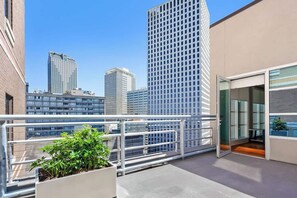 Signature Penthouse, 1 Queen Bed with Sofa bed | Terrace/patio - California Building (New Orleans)
