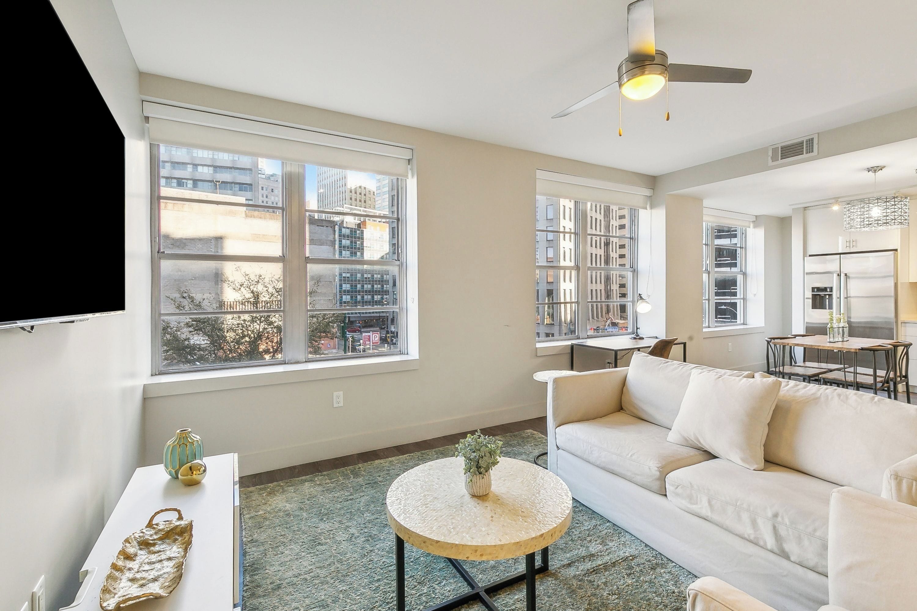 City Condo, 1 Queen Bed | Living room