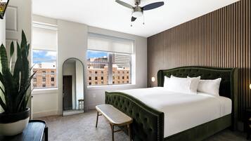 شقة بريميير - غرفتا نوم | بديكورات فريدة لكل غرفة وطراز فريد لكل وحدة ومكواة/لوح كي