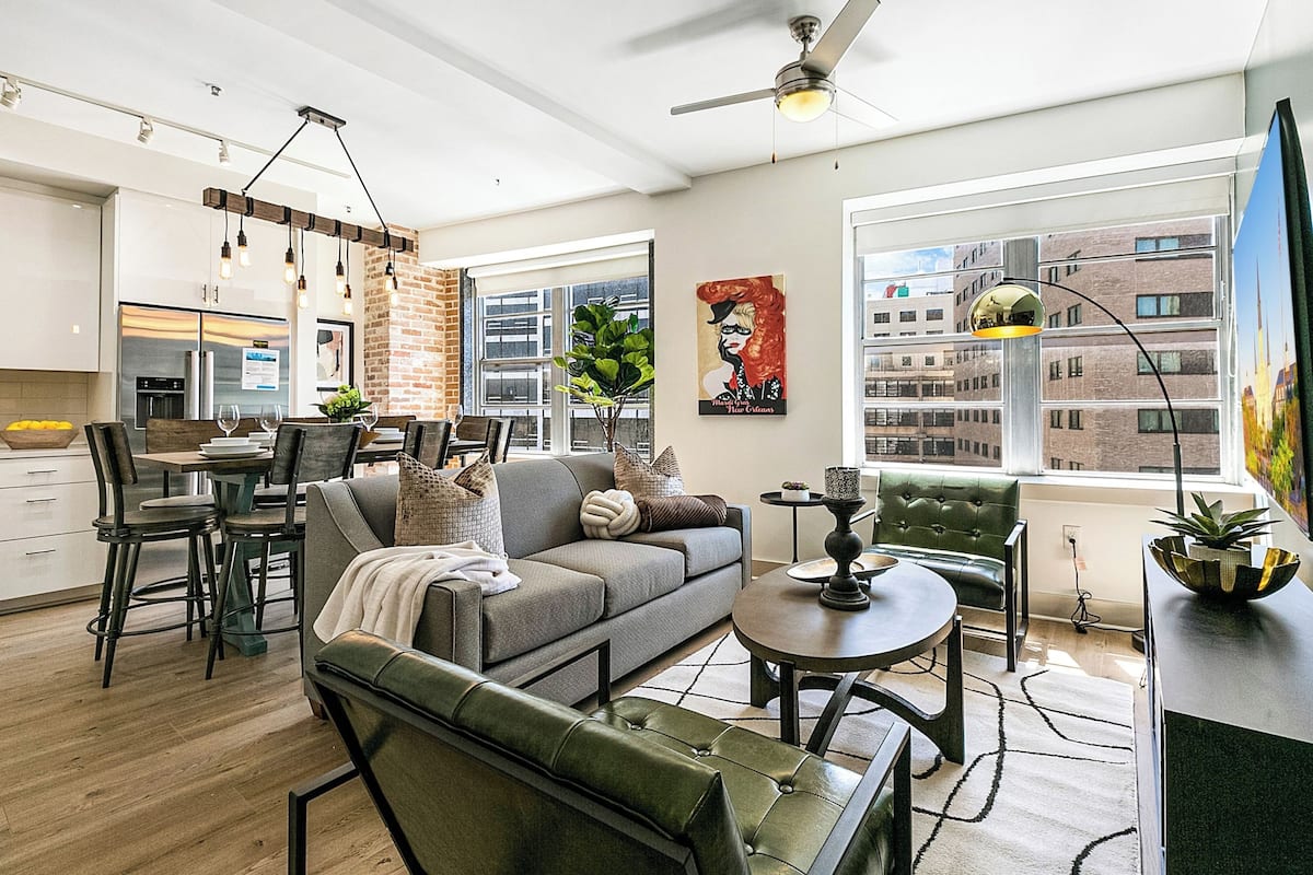 Premium Condo, 4 Bedrooms | Living room