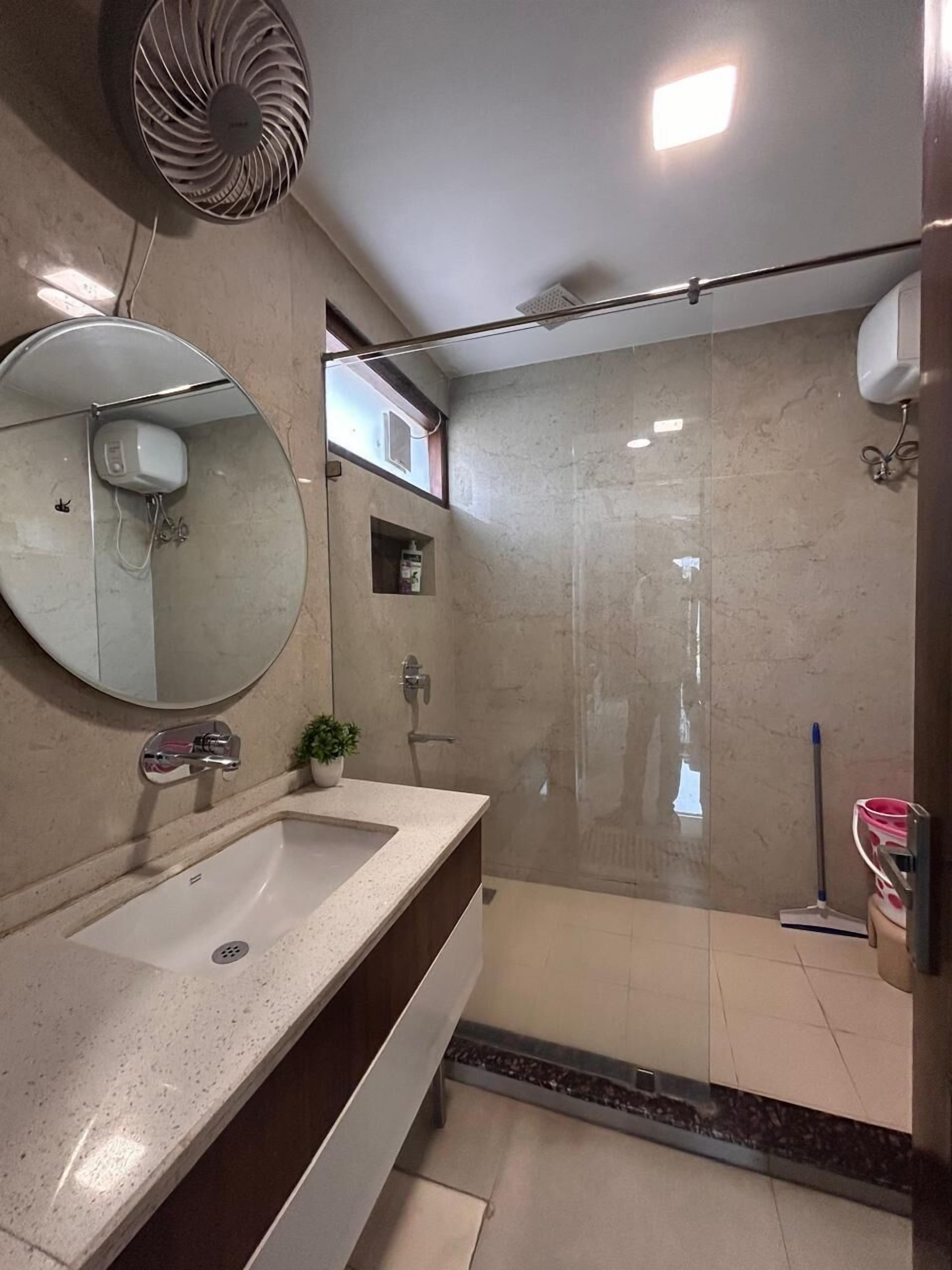 Luxury Apartment, City View | Bathroom | Slippers