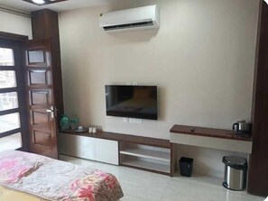 Luxury Apartment, City View