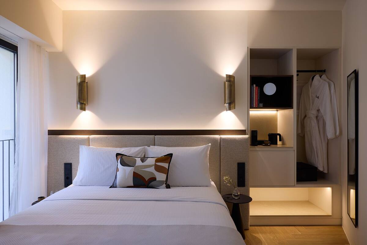 Minibar, soundproofing, iron/ironing board, WiFi (free)