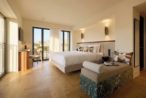 Elegant Room with City View | Minibar, soundproofing, iron/ironing board, free WiFi