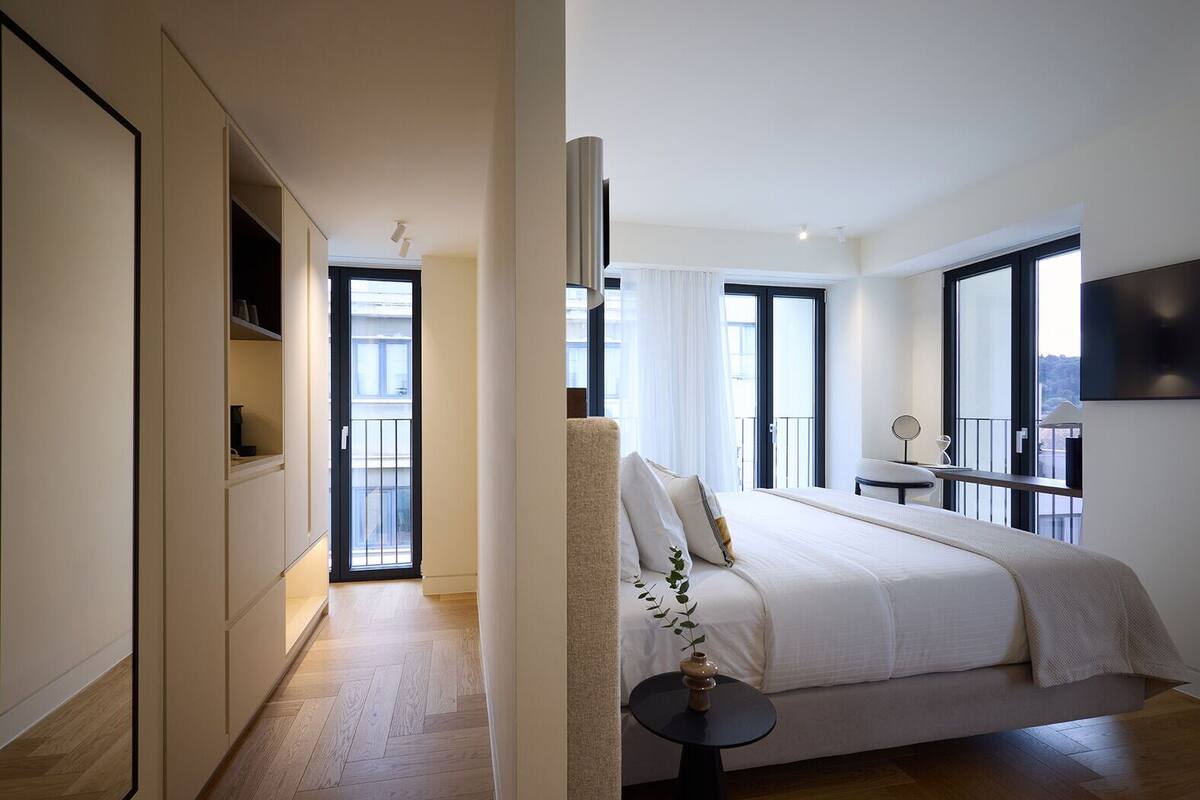 Minibar, soundproofing, iron/ironing board, WiFi (free)