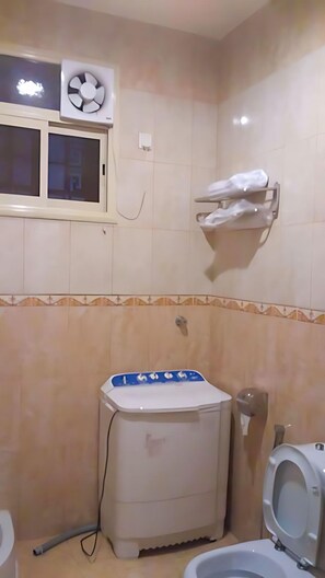 Shower, towels, soap, shampoo - grand khayal serviced apartments (Abha)