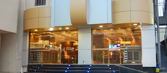 แกรนด์ คายาล เซอร์วิส อพาร์ตเมนต์  