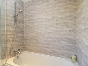 Cottage | Bathroom | Shower