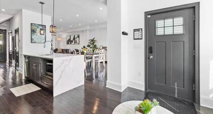 The Heights - Luxury Stay w/ Garage - Near Metro