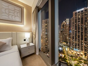 2 bedrooms, desk, iron/ironing board, travel crib