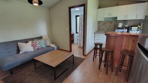 Perhetalo, patio, näköala puutarhaan | Oleskelualue