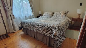 Decoración personalizada, muebles diferentes y ropa de cama 