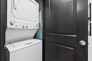 Interior - District Den - Walk Score 99 + Private Parking (Washington)