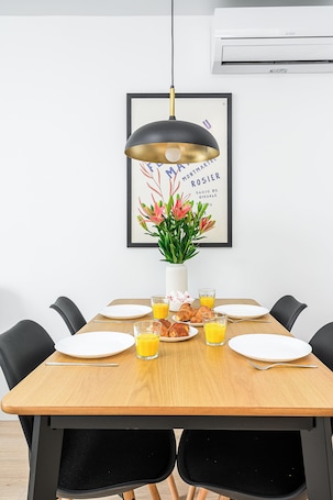 Apartment | Private kitchen | Toaster, paper towels