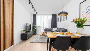 Televisión de pantalla plana de 50 cm con canales por cable