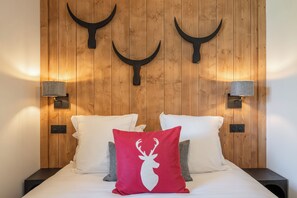 3 bedrooms, iron/ironing board, internet, bed sheets