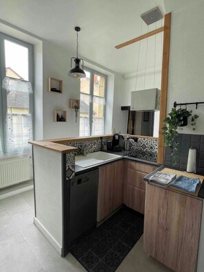 Fridge, microwave, oven, dishwasher