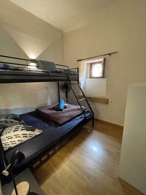 WiFi, bed sheets