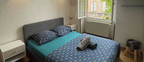 WiFi, bed sheets