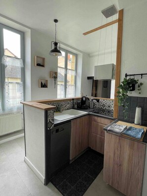 Fridge, microwave, oven, dishwasher - Centre historique • 6 pers • Tout à pied (Paray-le-Monial)