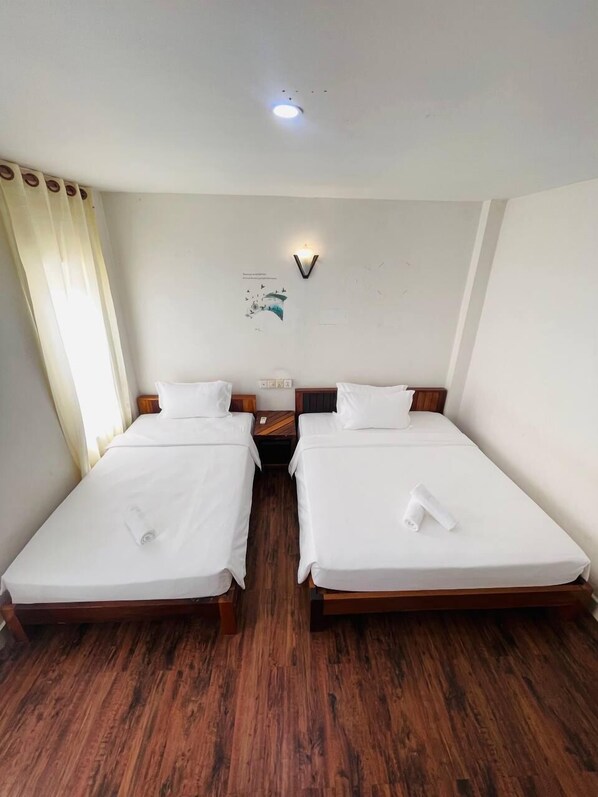 Basic-værelse med 2 enkeltsenge | Skrivebord, gratis Wi-Fi