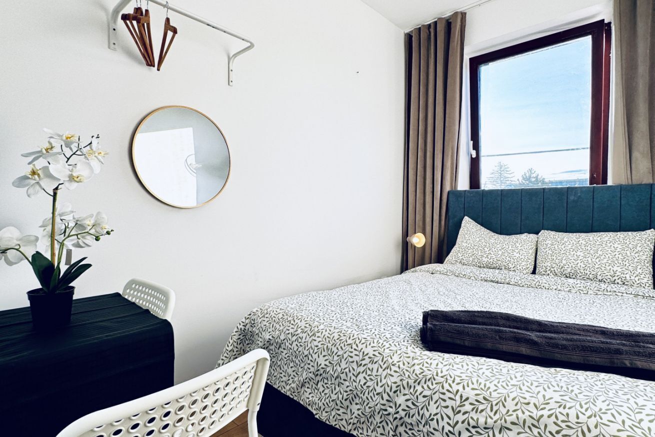 1 bedroom, bed sheets