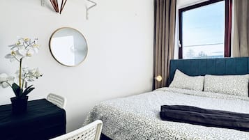 1 bedroom, bed sheets