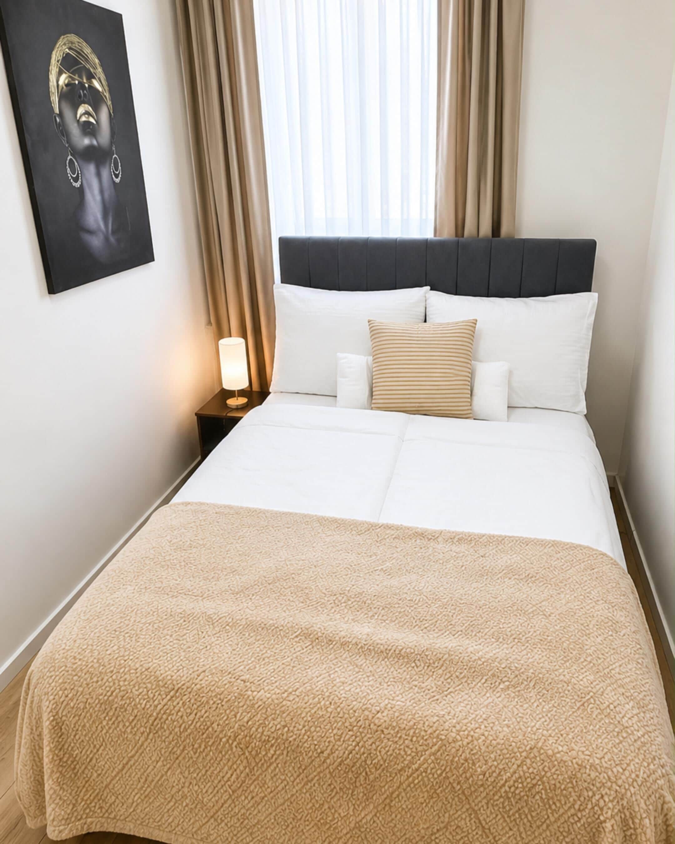 1 bedroom, bed sheets