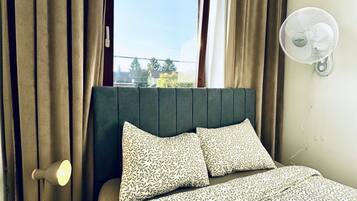 1 bedroom, bed sheets