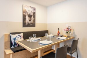 Comfort Condo, Kitchen, Mountain View | In-room dining