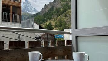 Comfort Condo, Kitchen, Mountain View | Terrace/patio