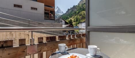 Condo Confort, cuisine, vue sur la montagne | Terrasse/patio