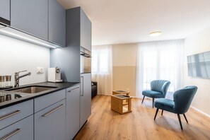 Comfort Condo, Kitchen, Mountain View | Private kitchen | Fridge, oven, stovetop, dishwasher