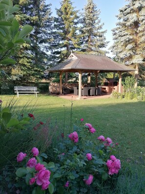 Property grounds - Cottage 'Haus Am See' with Private Terrace, Private Garden and Wi-Fi (Witzin)