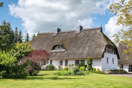 Exterior. Cottage 'Haus Am See' with Private Terrace, Private Garden and Wi-Fi