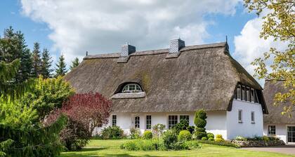 Ferienhaus 'Haus Am See' mit privater Terrasse, privatem Garten und WLAN