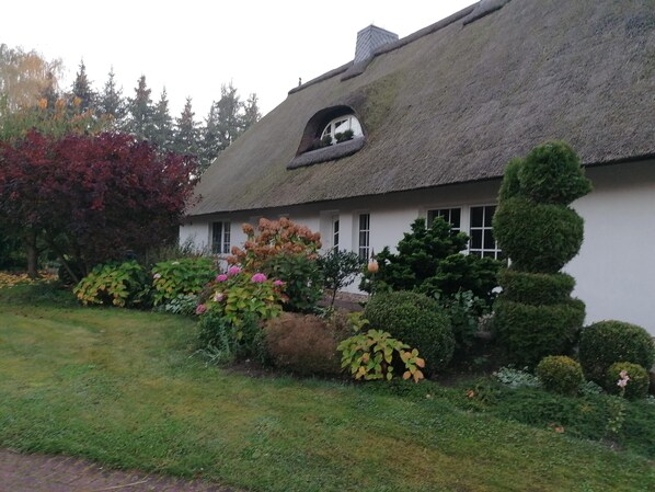 Exterior - Cottage 'Haus Am See' with Private Terrace, Private Garden and Wi-Fi (Witzin)