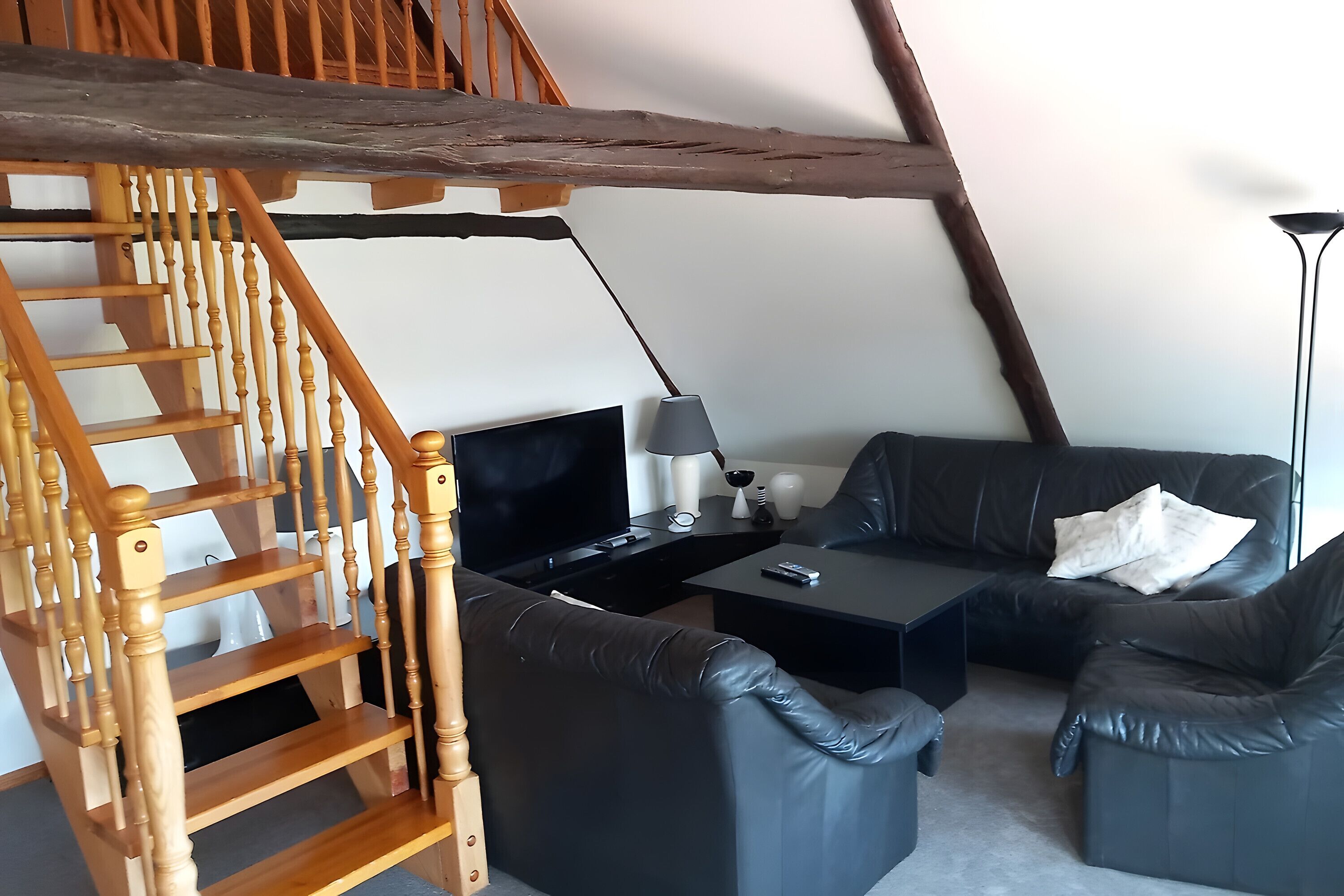 Fernseher, Kamin, DVD-Player, Stereoanlage